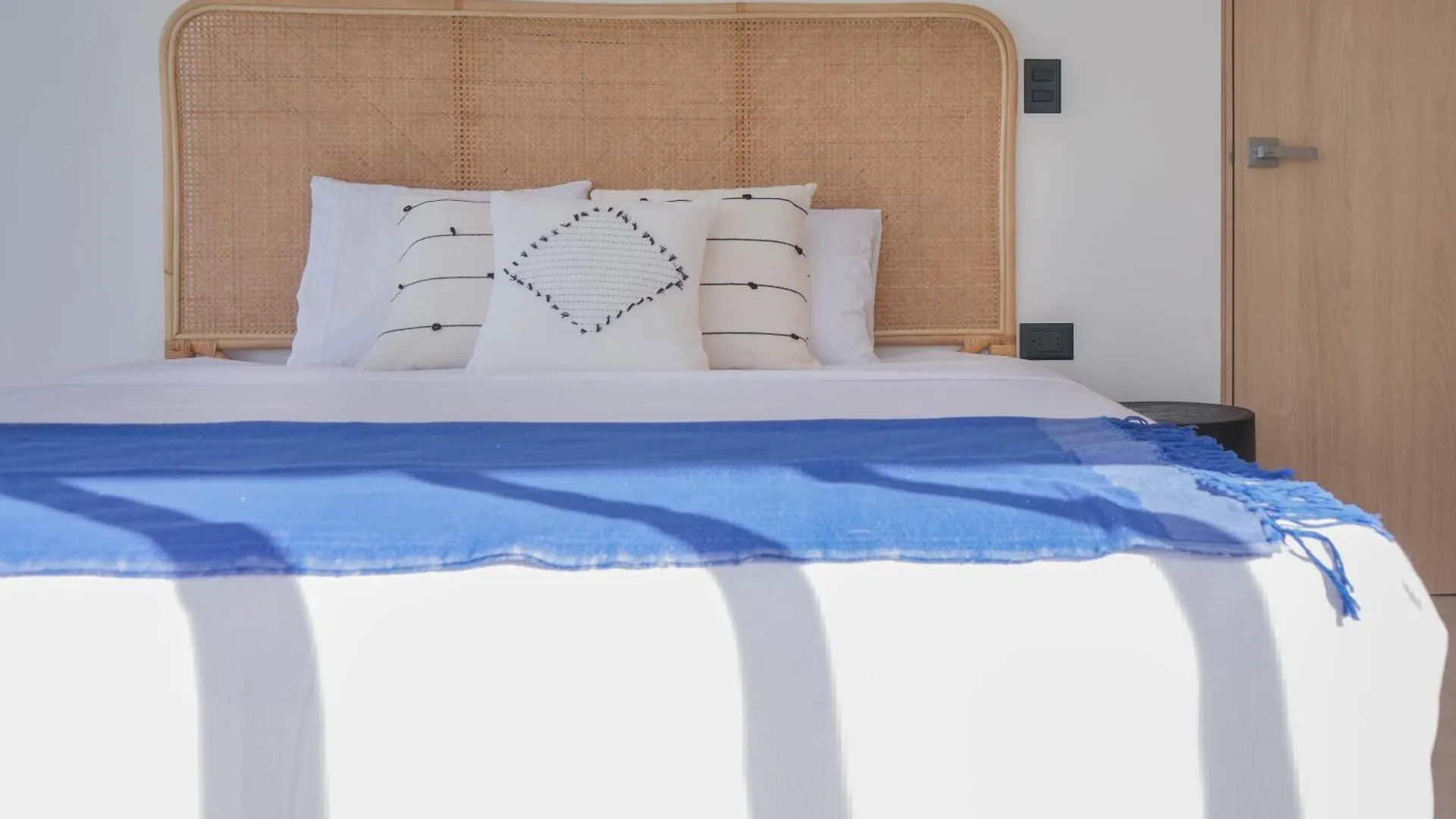 Macondo 5Ta Av Residences Fii contacts